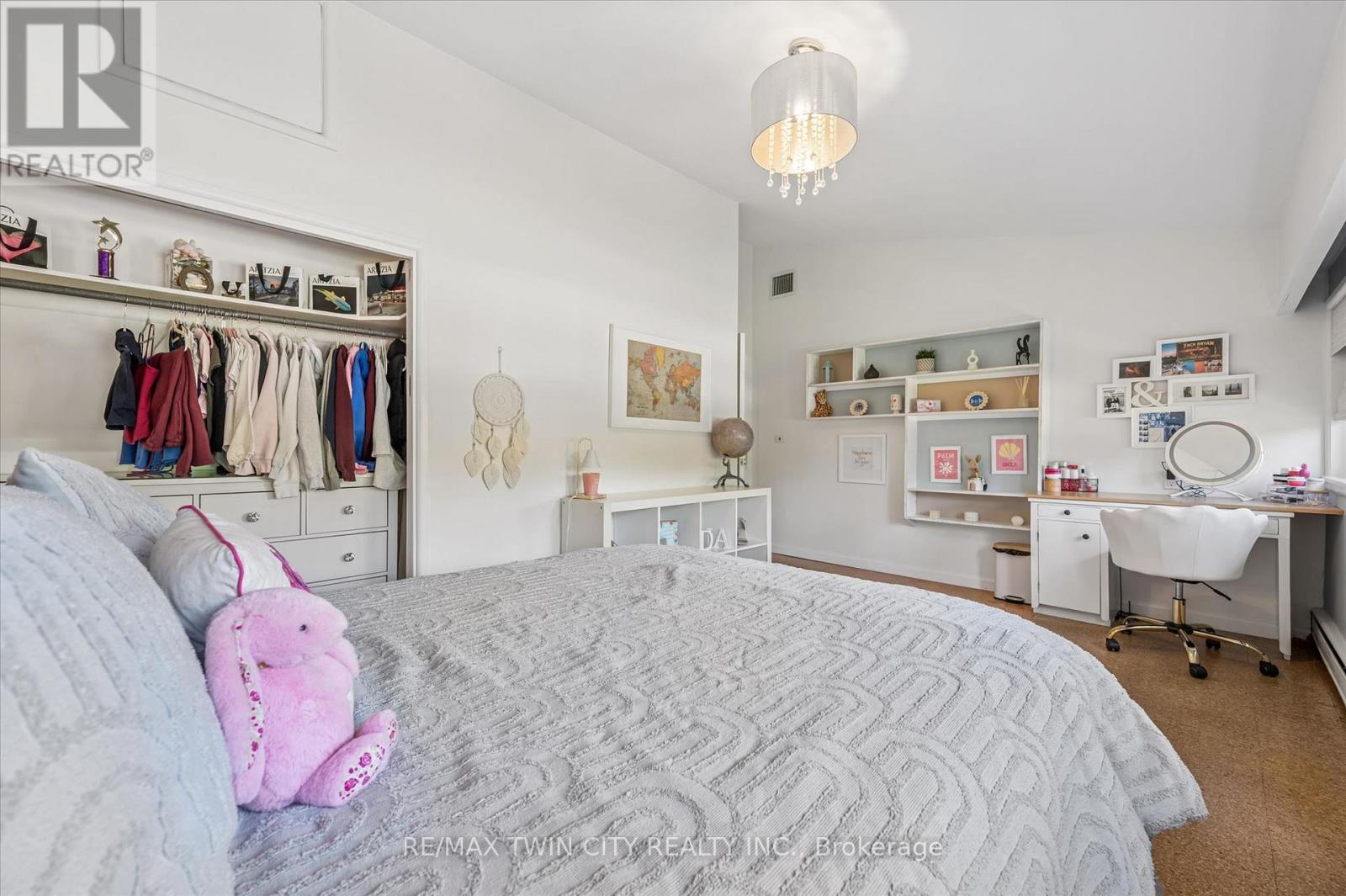16 PARKWOOD DRIVE - 25