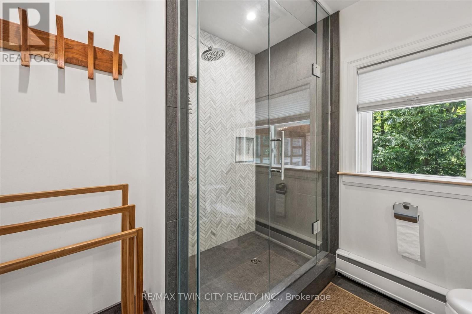 16 PARKWOOD DRIVE - 27