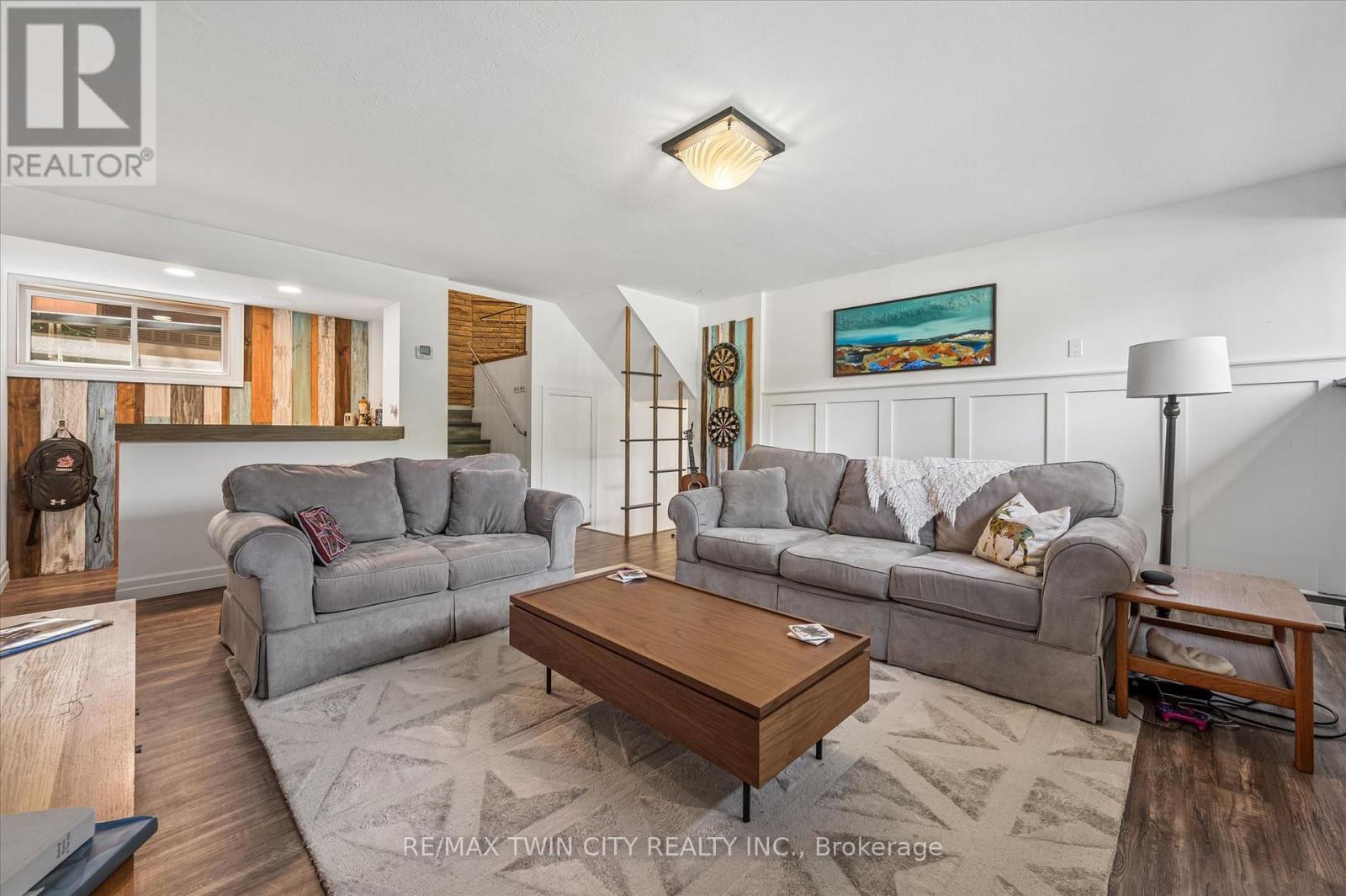 16 PARKWOOD DRIVE - 32