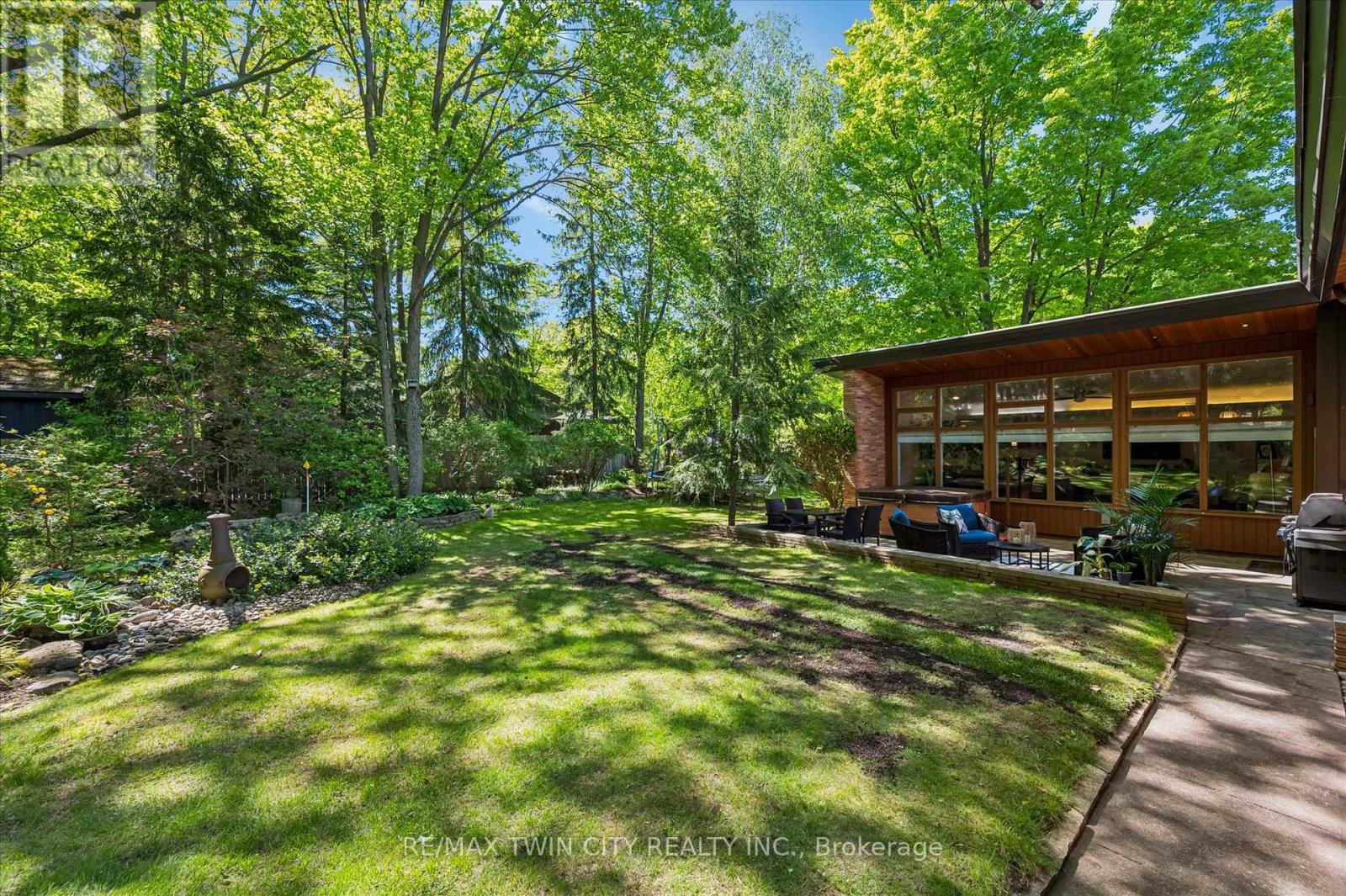 16 PARKWOOD DRIVE - 37