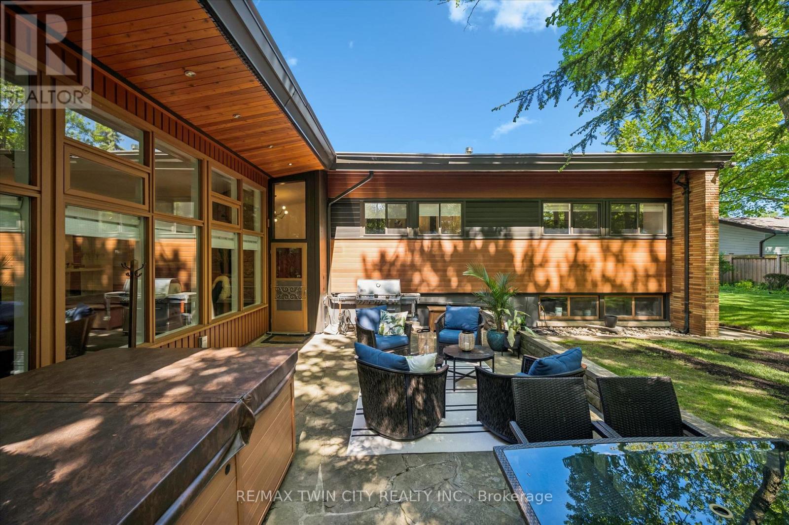 16 PARKWOOD DRIVE - 40