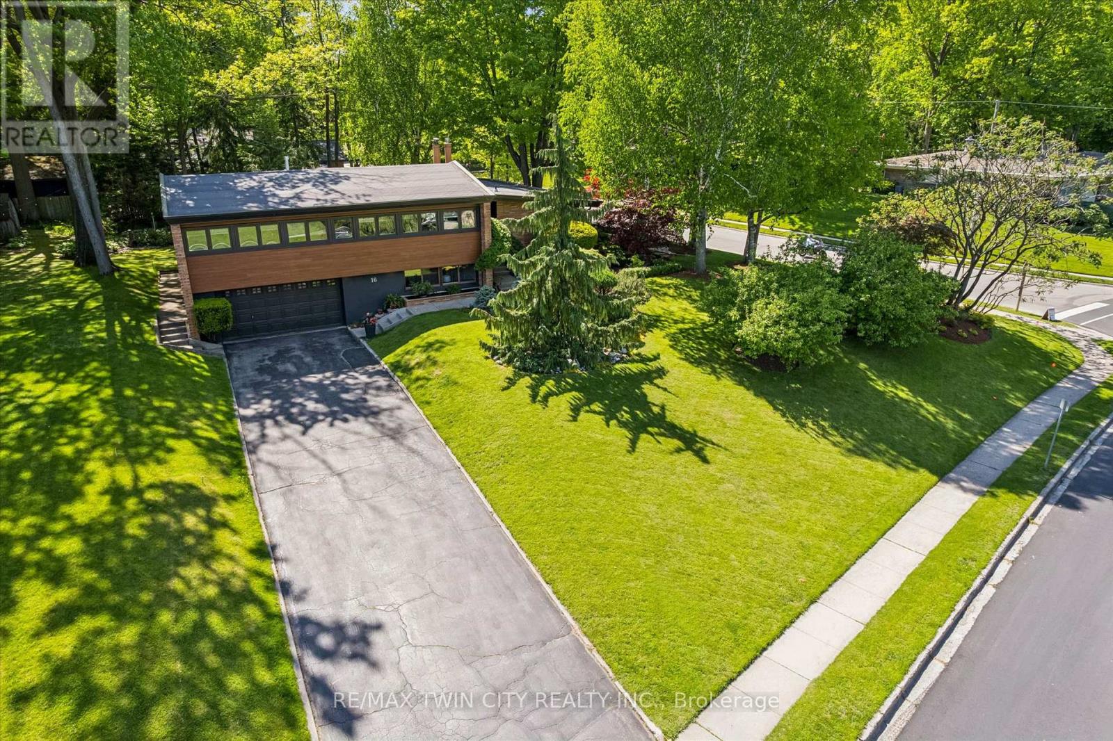 16 PARKWOOD DRIVE - 41