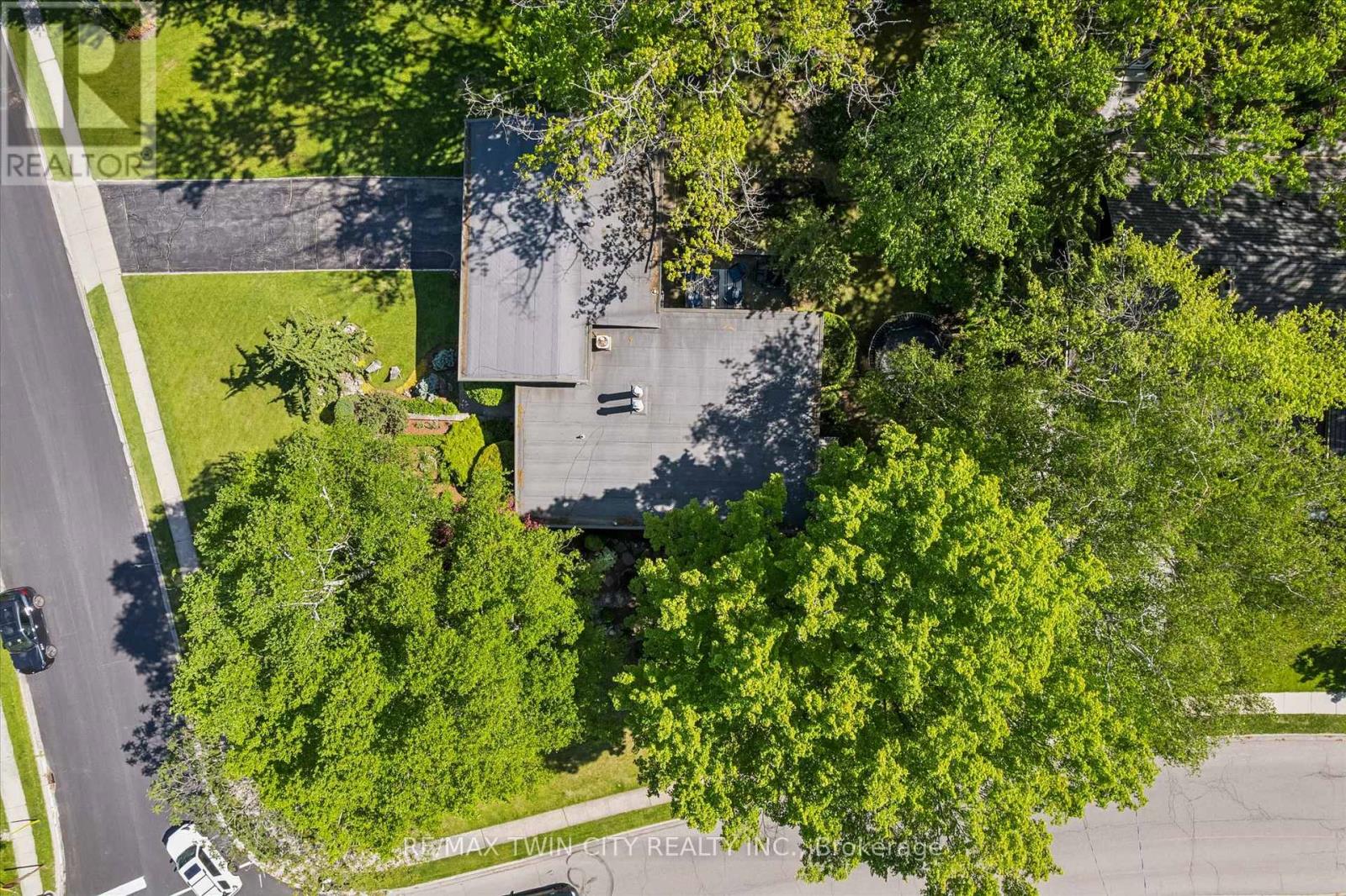 16 PARKWOOD DRIVE - 42