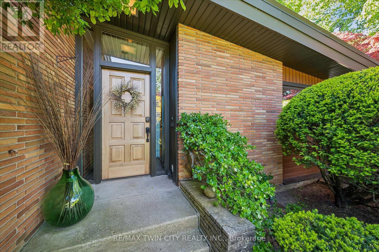 16 PARKWOOD DRIVE - 6