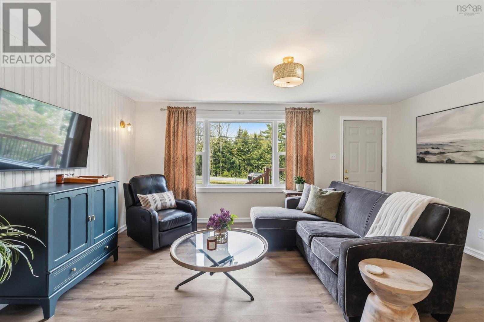 304 Highbury School Road - 12