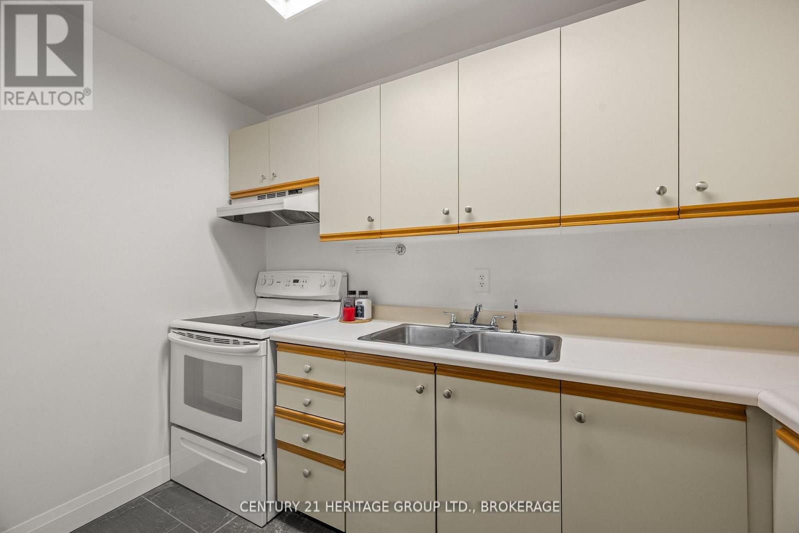 #202 561 ARMSTRONG ROAD - 18