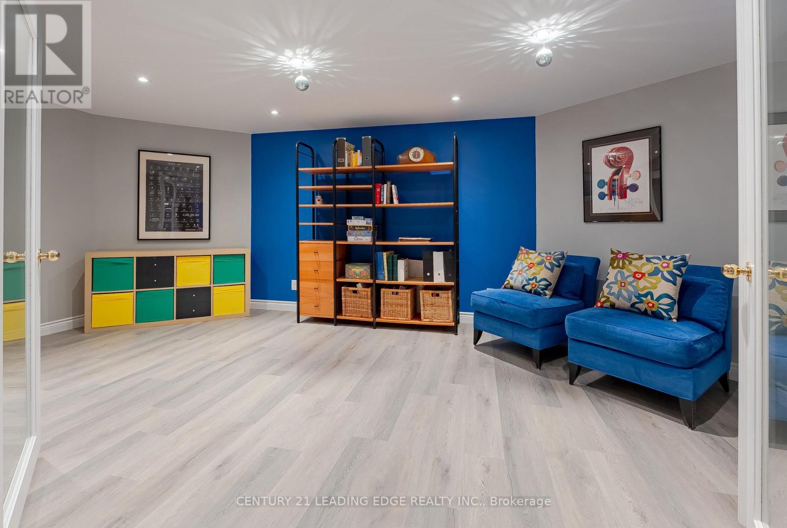 20 SOLWAY COURT - 36
