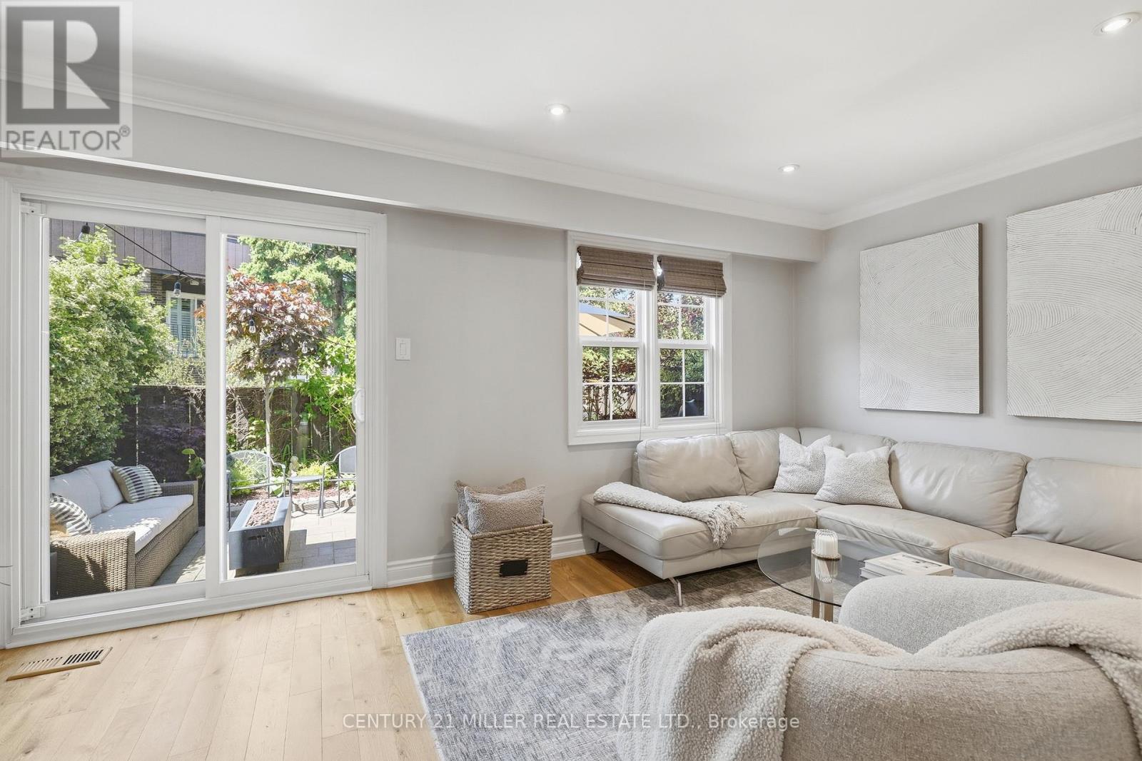 #66 1951 RATHBURN ROAD E - 12