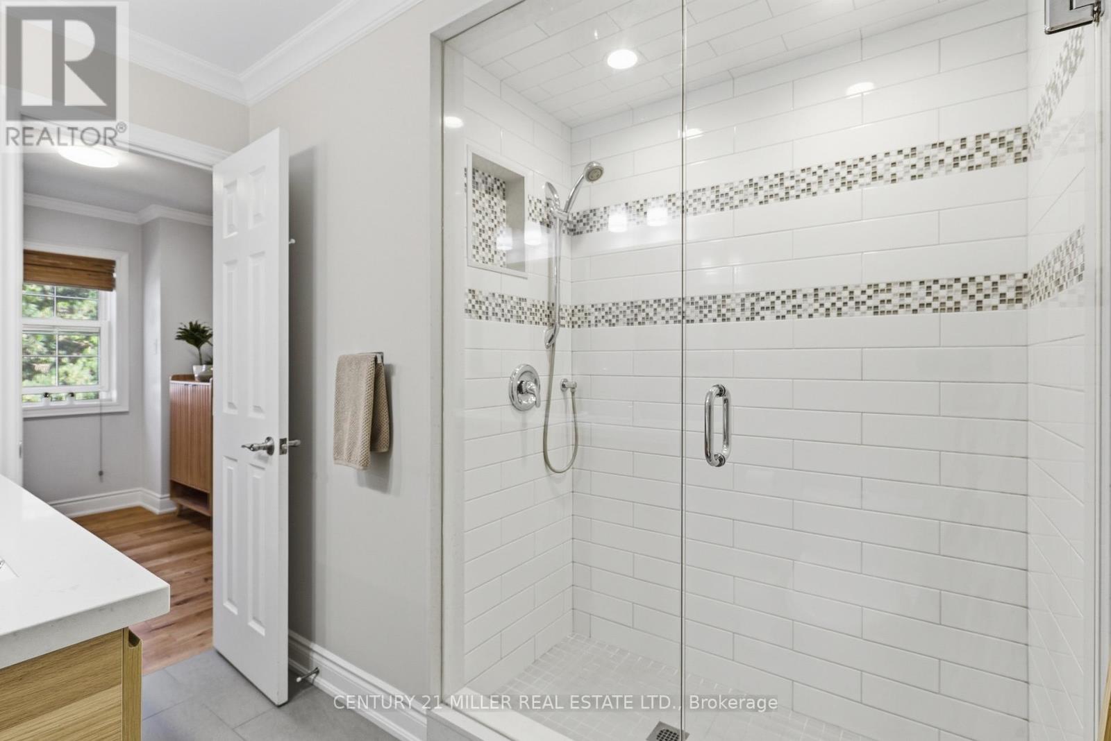 #66 1951 RATHBURN ROAD E - 28