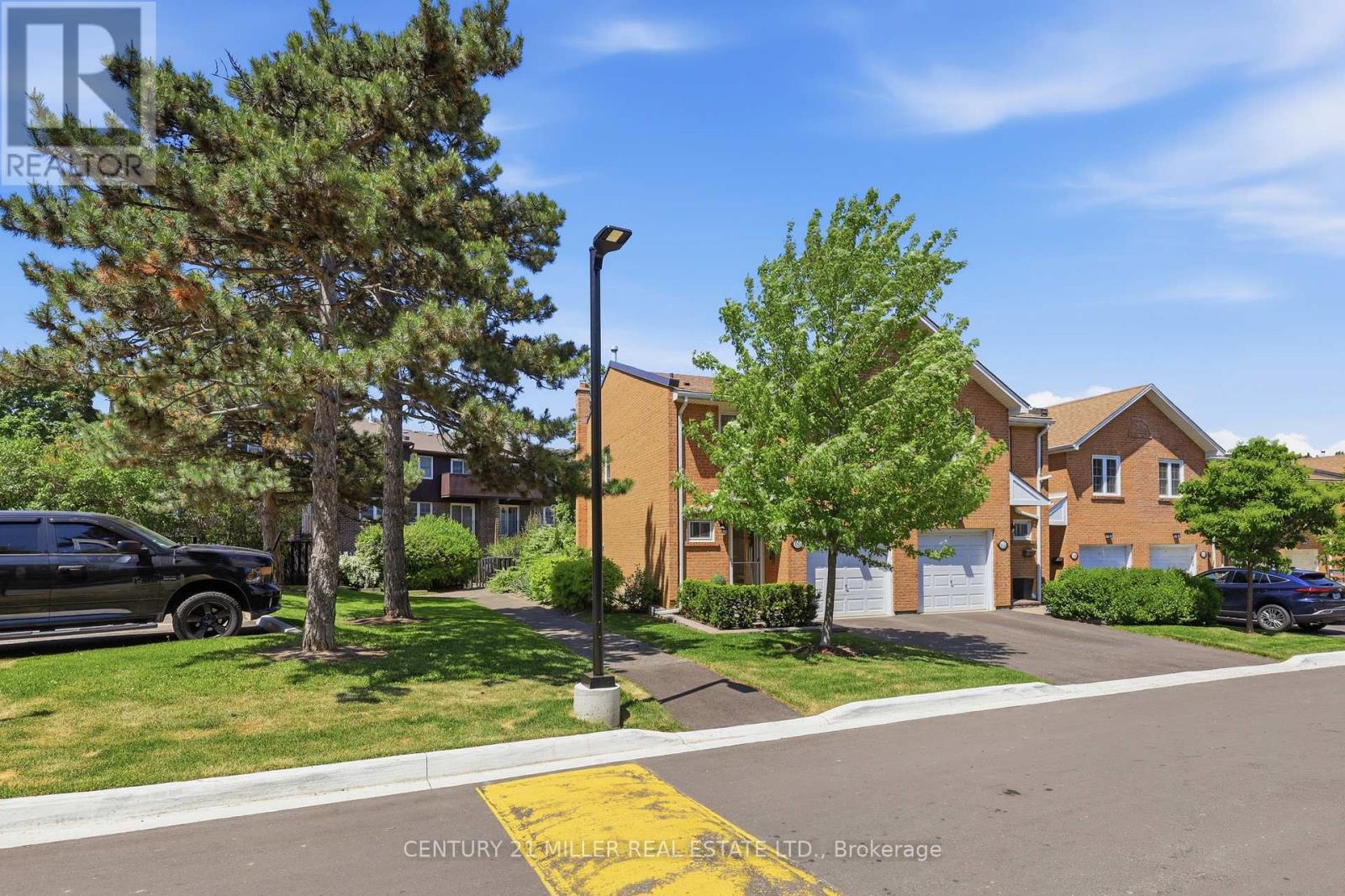 #66 1951 RATHBURN ROAD E - 40