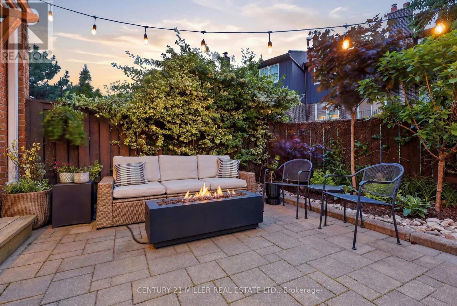 #66 1951 RATHBURN ROAD E - 36