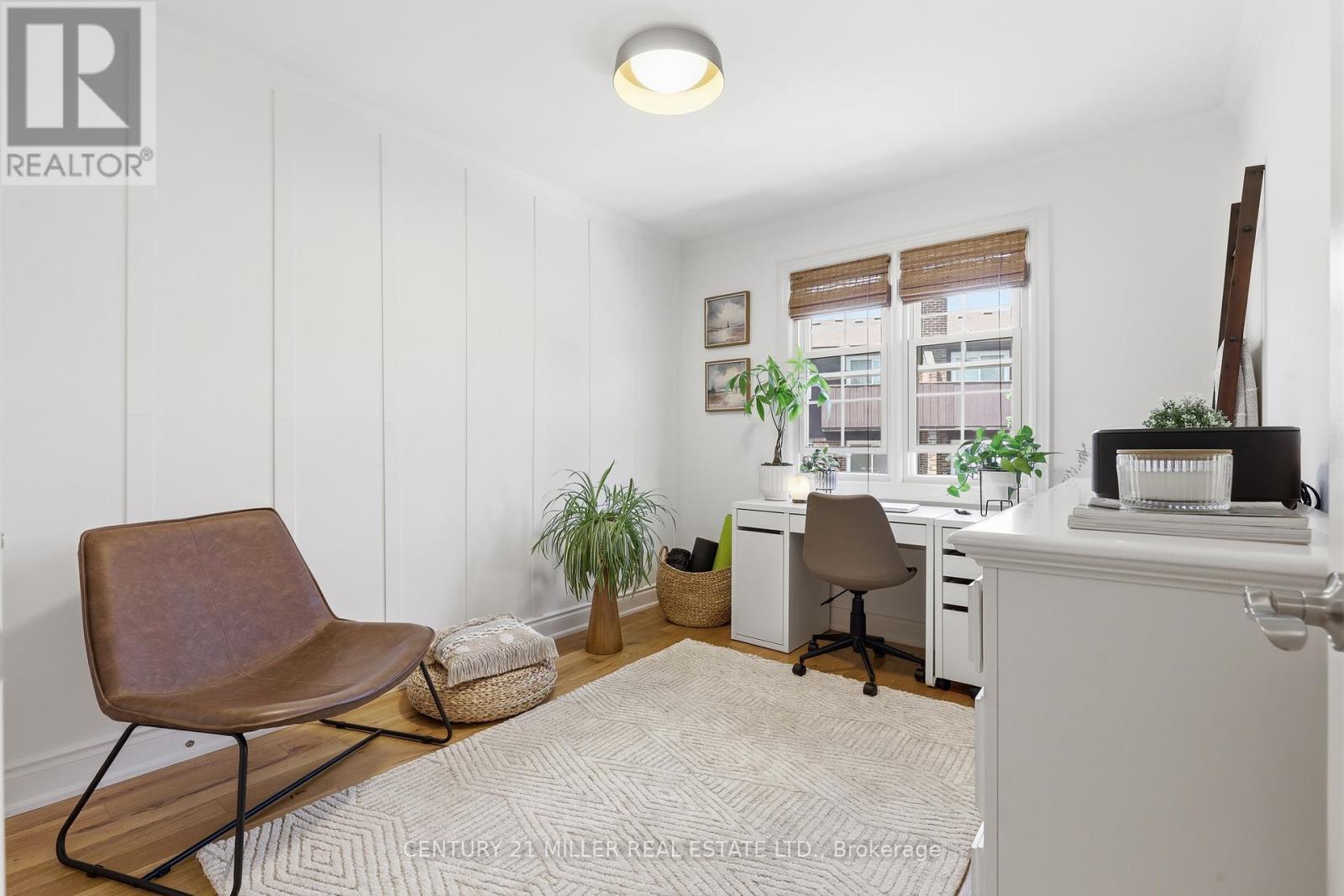 #66 1951 RATHBURN ROAD E - 29