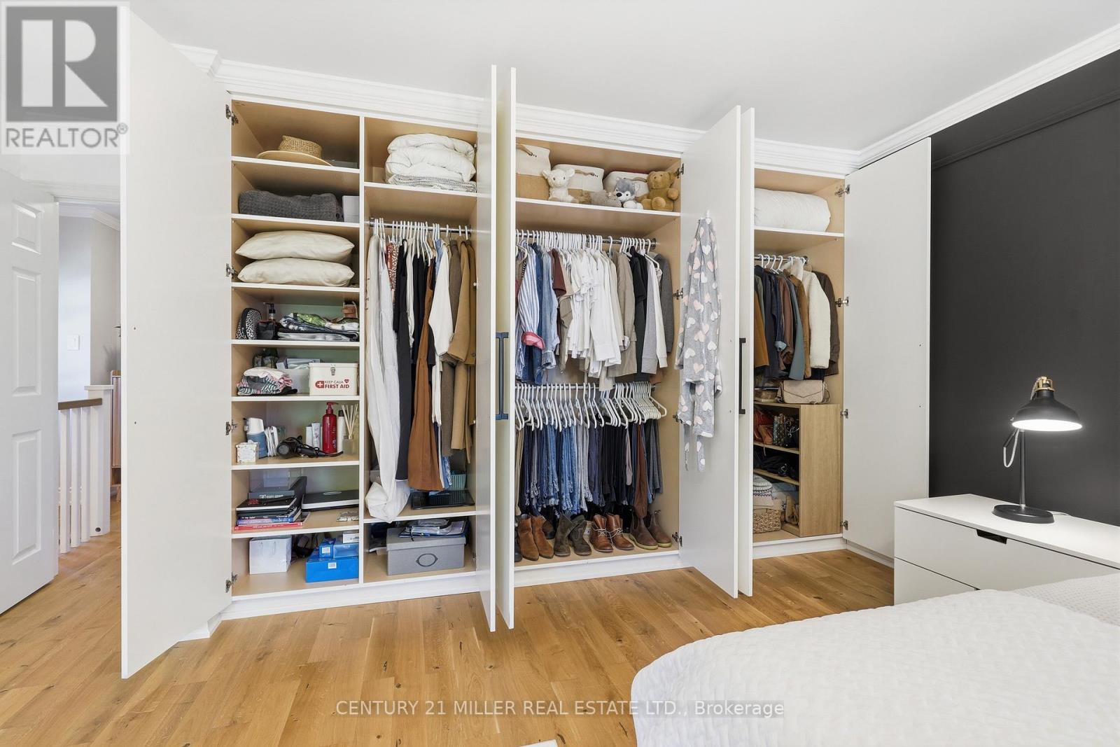 #66 1951 RATHBURN ROAD E - 22