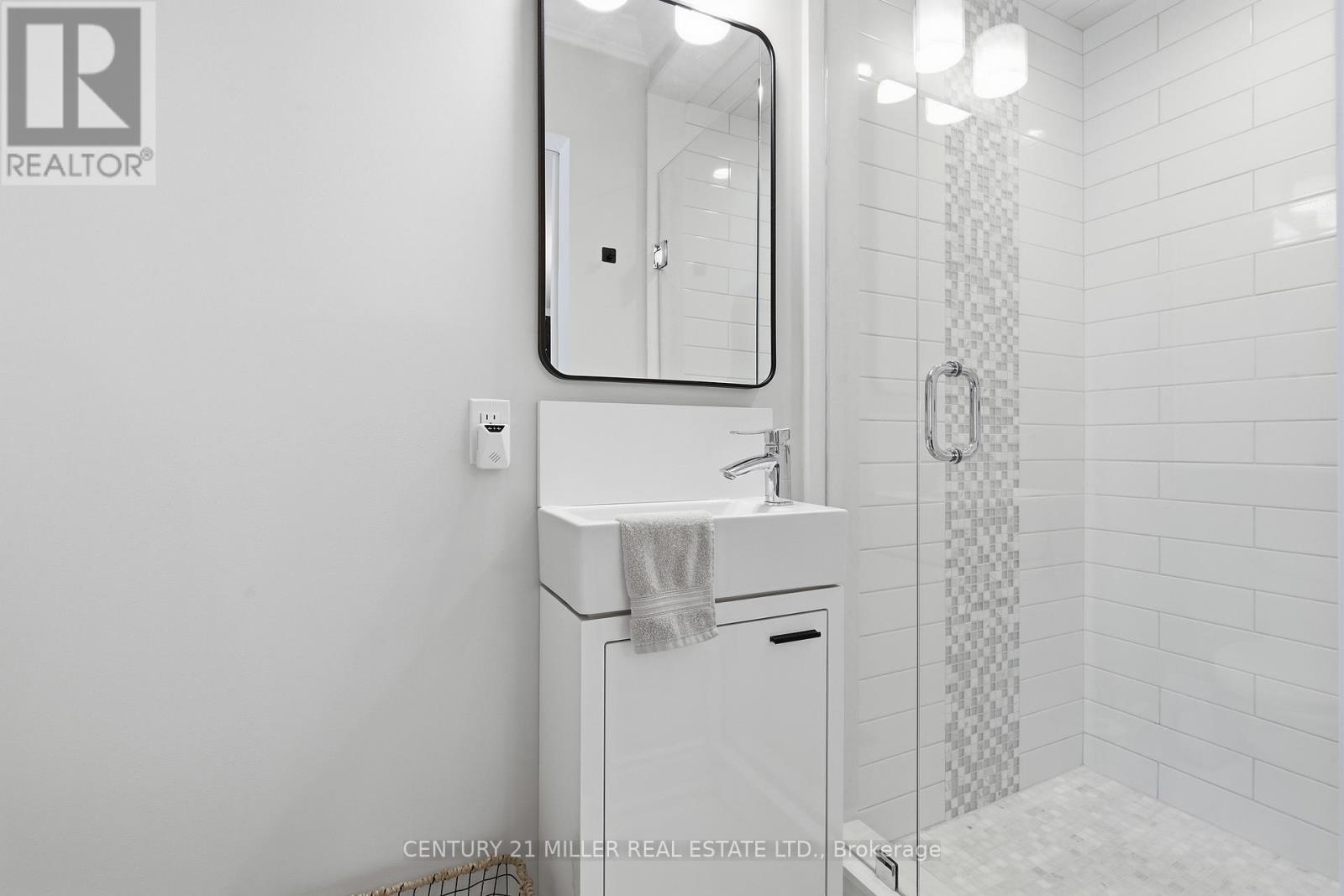 #66 1951 RATHBURN ROAD E - 24