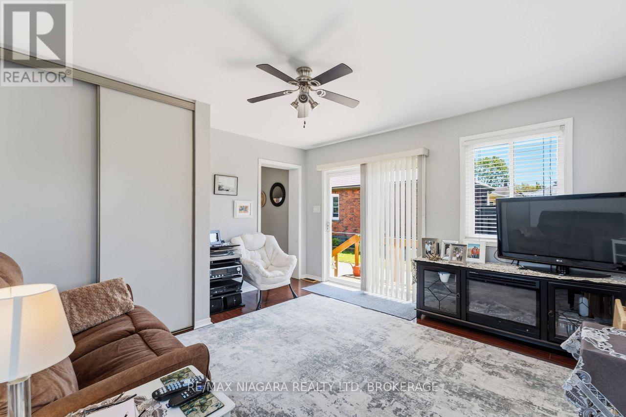 86 CLARE AVENUE - 29