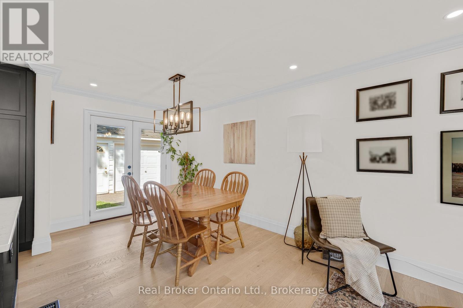 377 DUNCOMBE DRIVE - 10