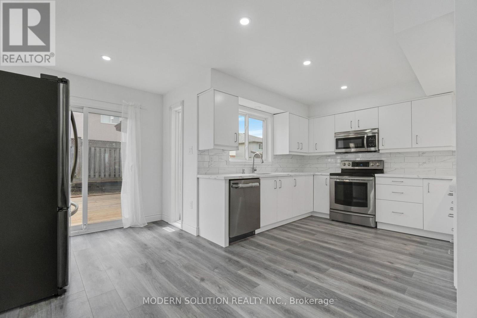 168 FUSILIER DRIVE - 21