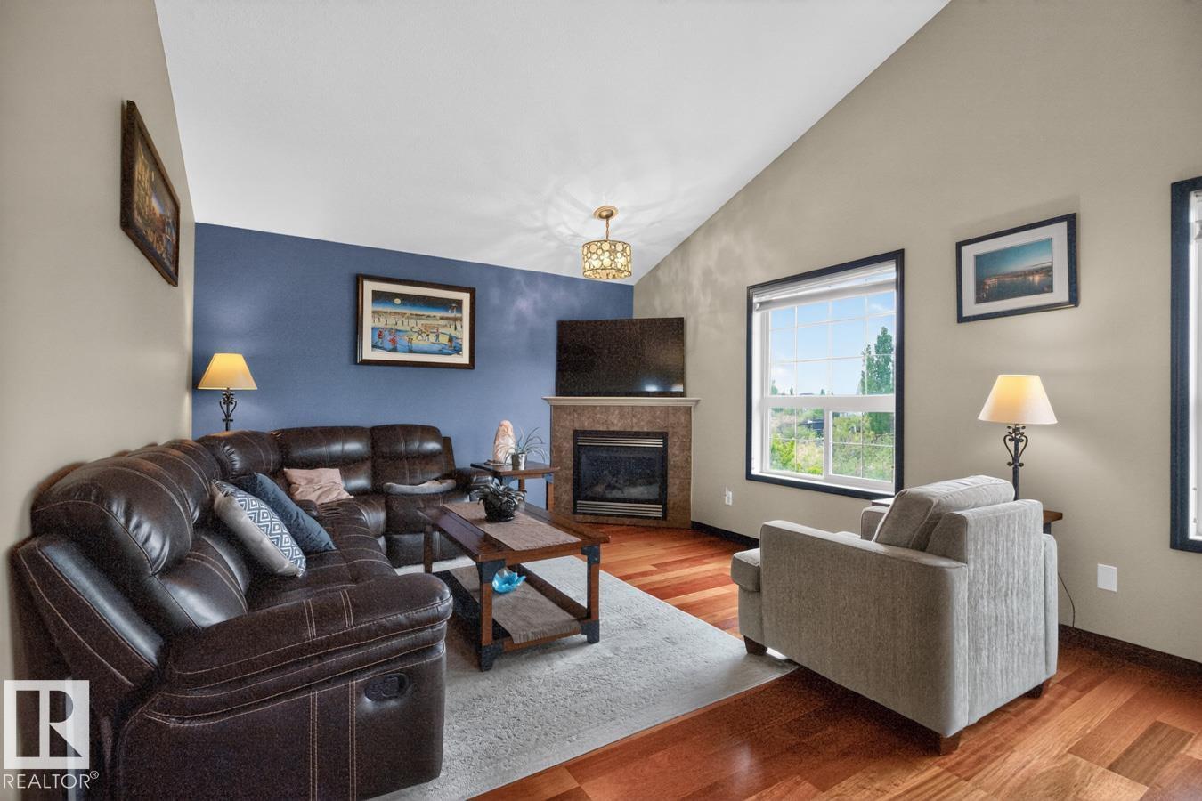 3211 47 ST - 14
