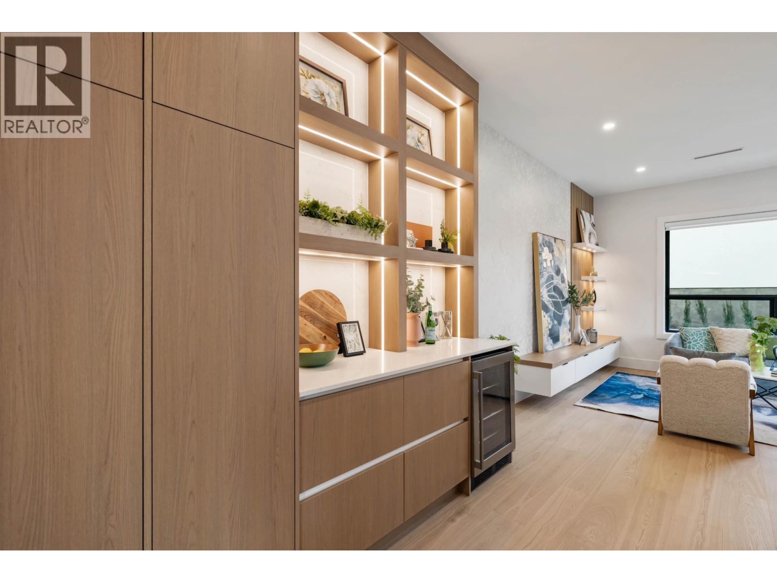1 6107 PATRICK STREET, Burnaby