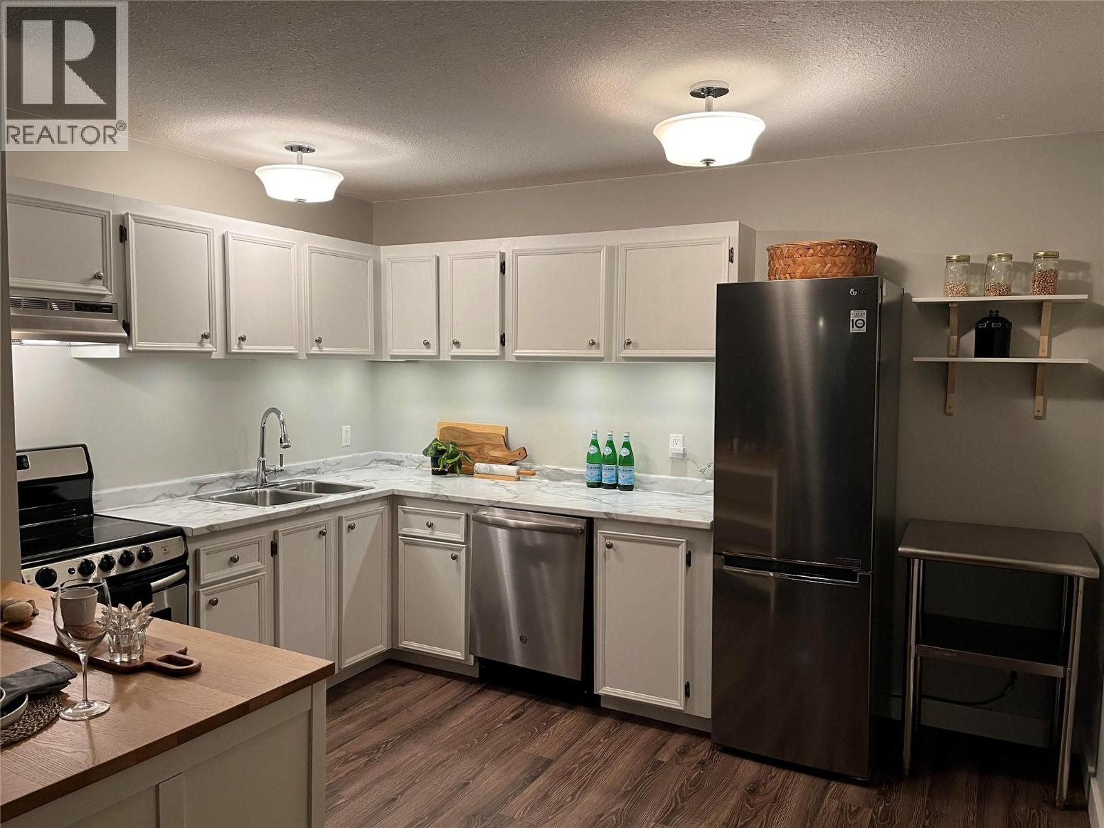 #201 150 Skaha Place - 4