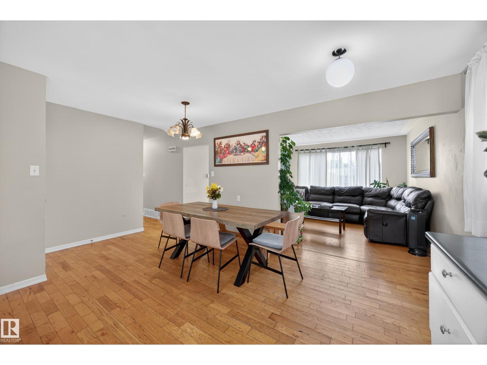 5216 104A ST NW - 10
