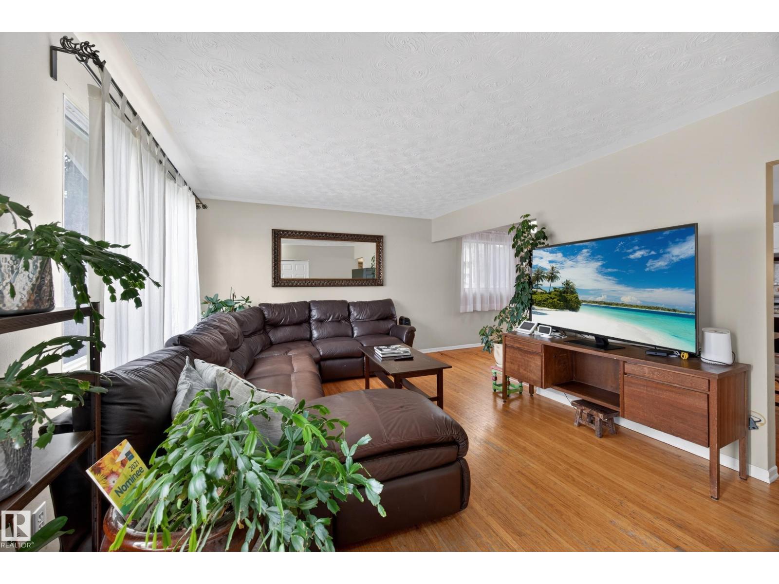 5216 104A ST NW - 4