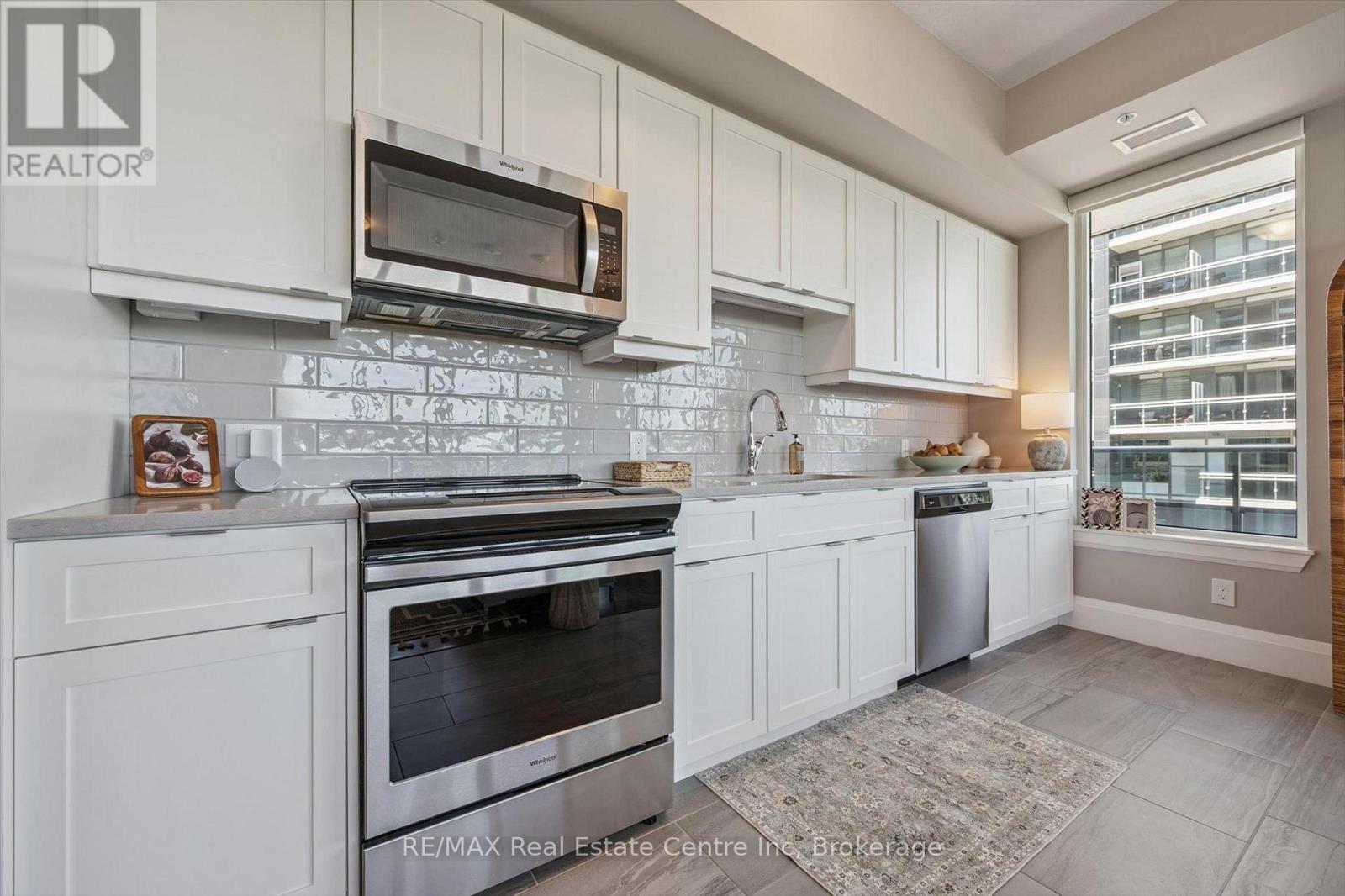 #402 73 ARTHUR STREET S - 12