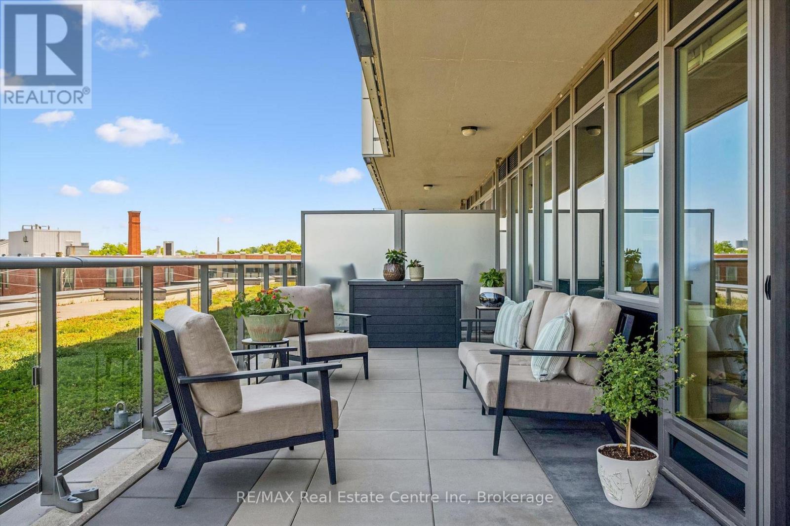 #402 73 ARTHUR STREET S - 22