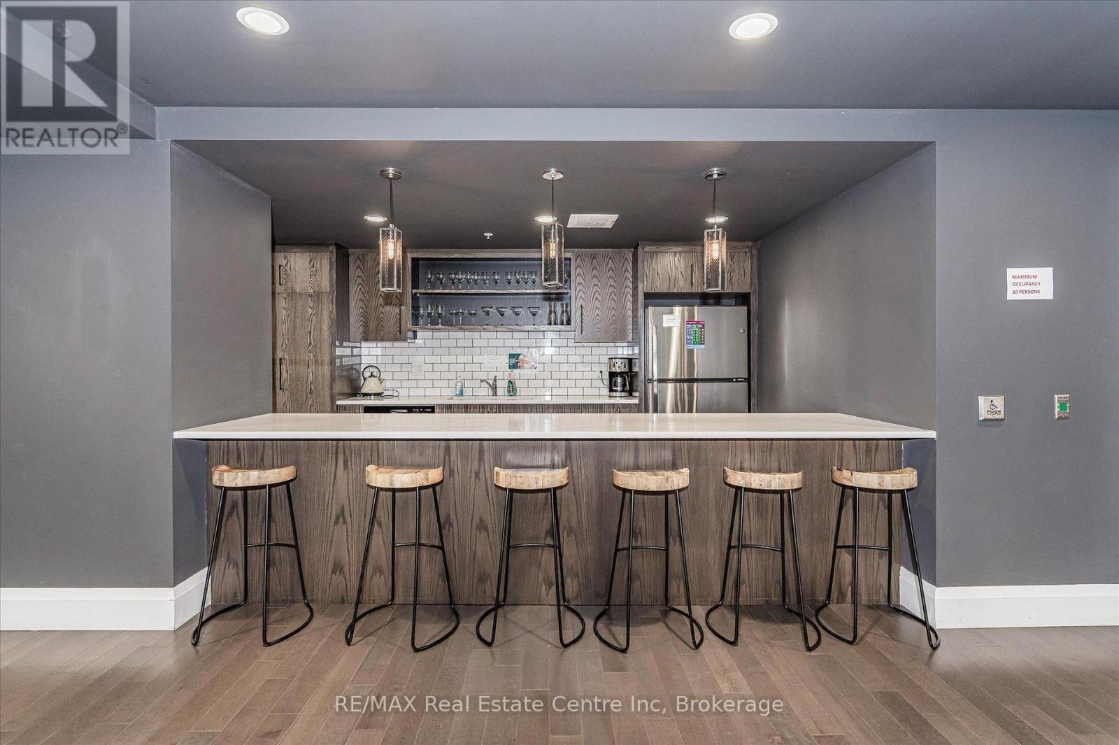 #402 73 ARTHUR STREET S - 40