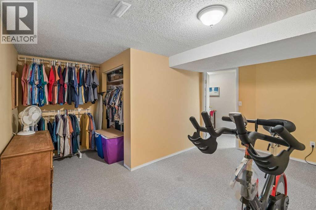 1403 104 Avenue SW - 23
