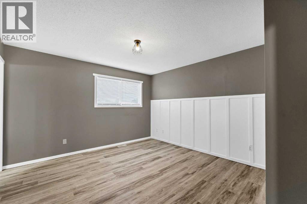 123 Rossland Road SE - 20