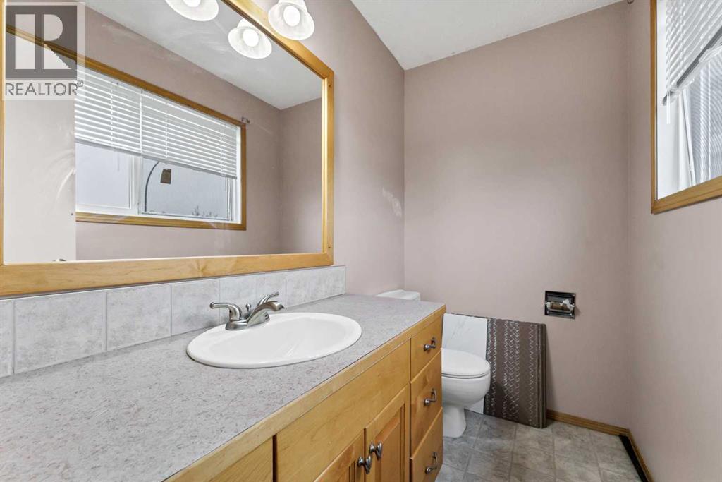 123 Rossland Road SE - 22