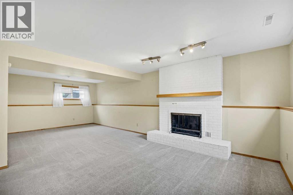 123 Rossland Road SE - 24