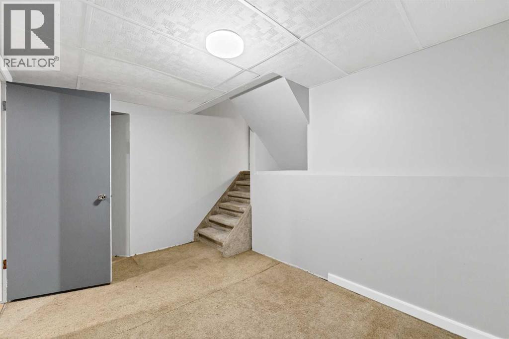 123 Rossland Road SE - 30