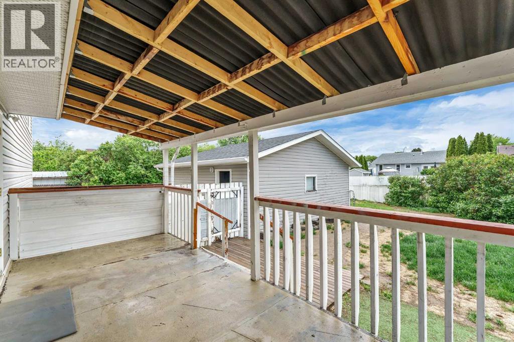 123 Rossland Road SE - 38