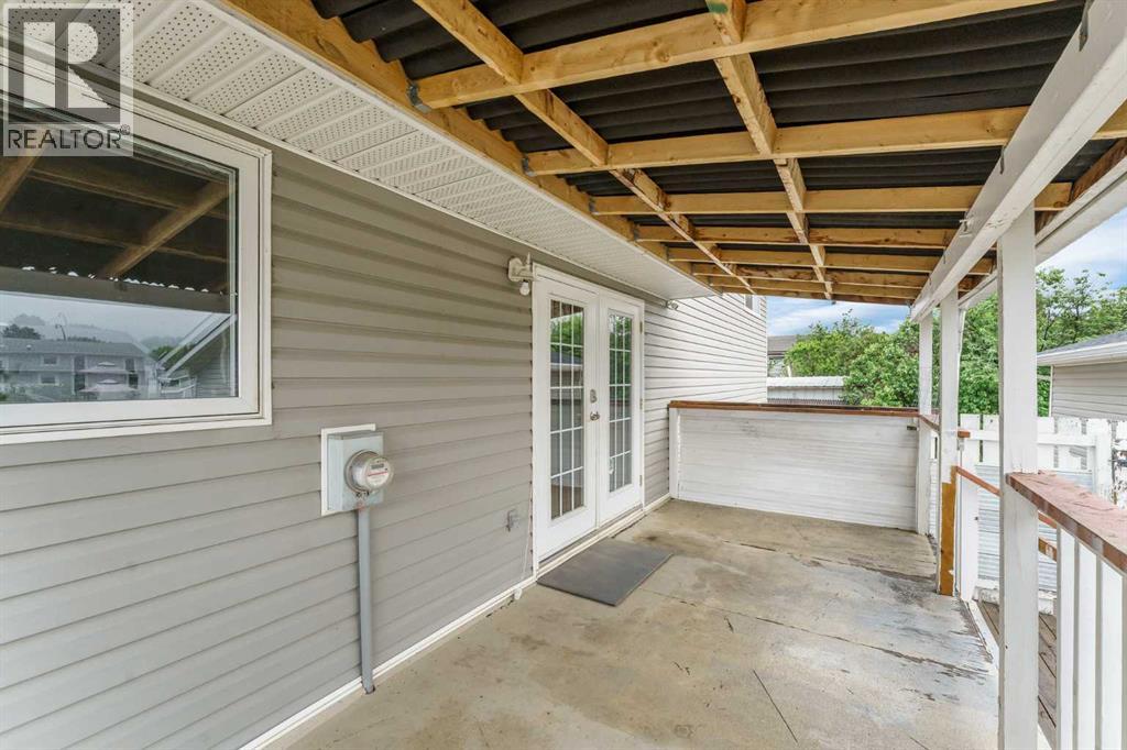 123 Rossland Road SE - 39