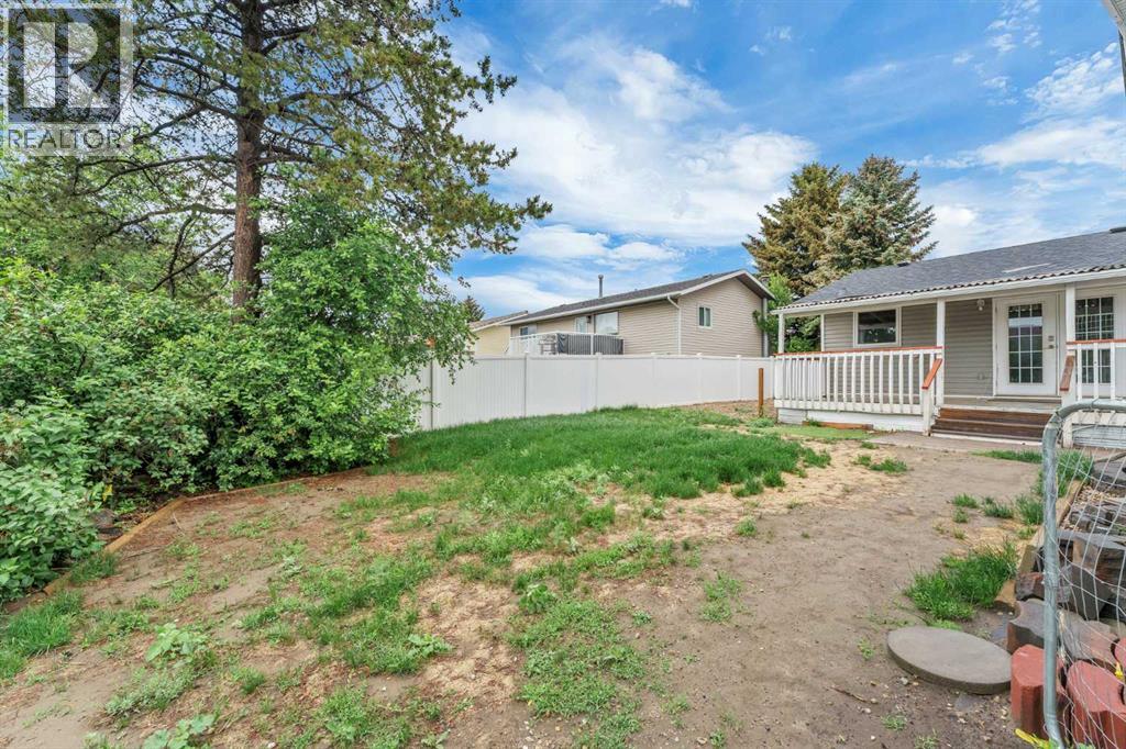 123 Rossland Road SE - 42