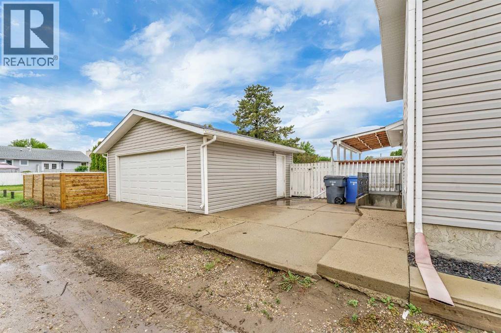 123 Rossland Road SE - 47
