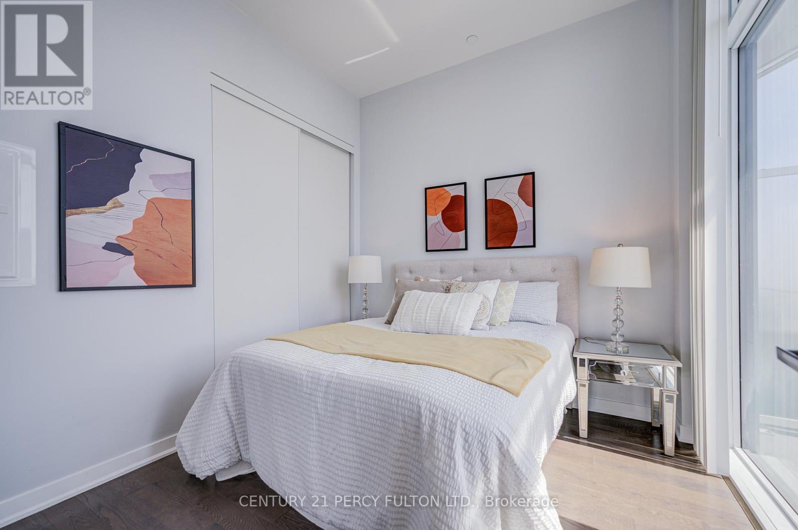 #6901 100 HARBOUR STREET - 17