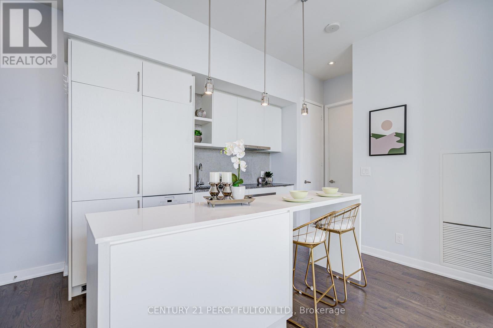 #6901 100 HARBOUR STREET - 27