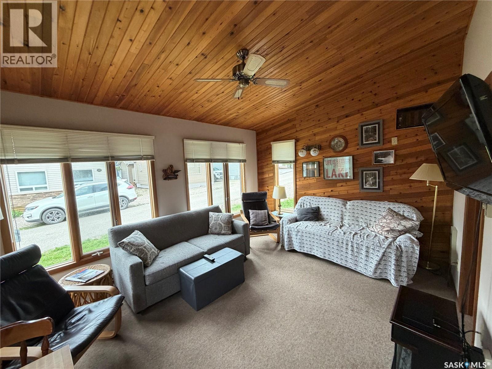 1515 Finch - 3