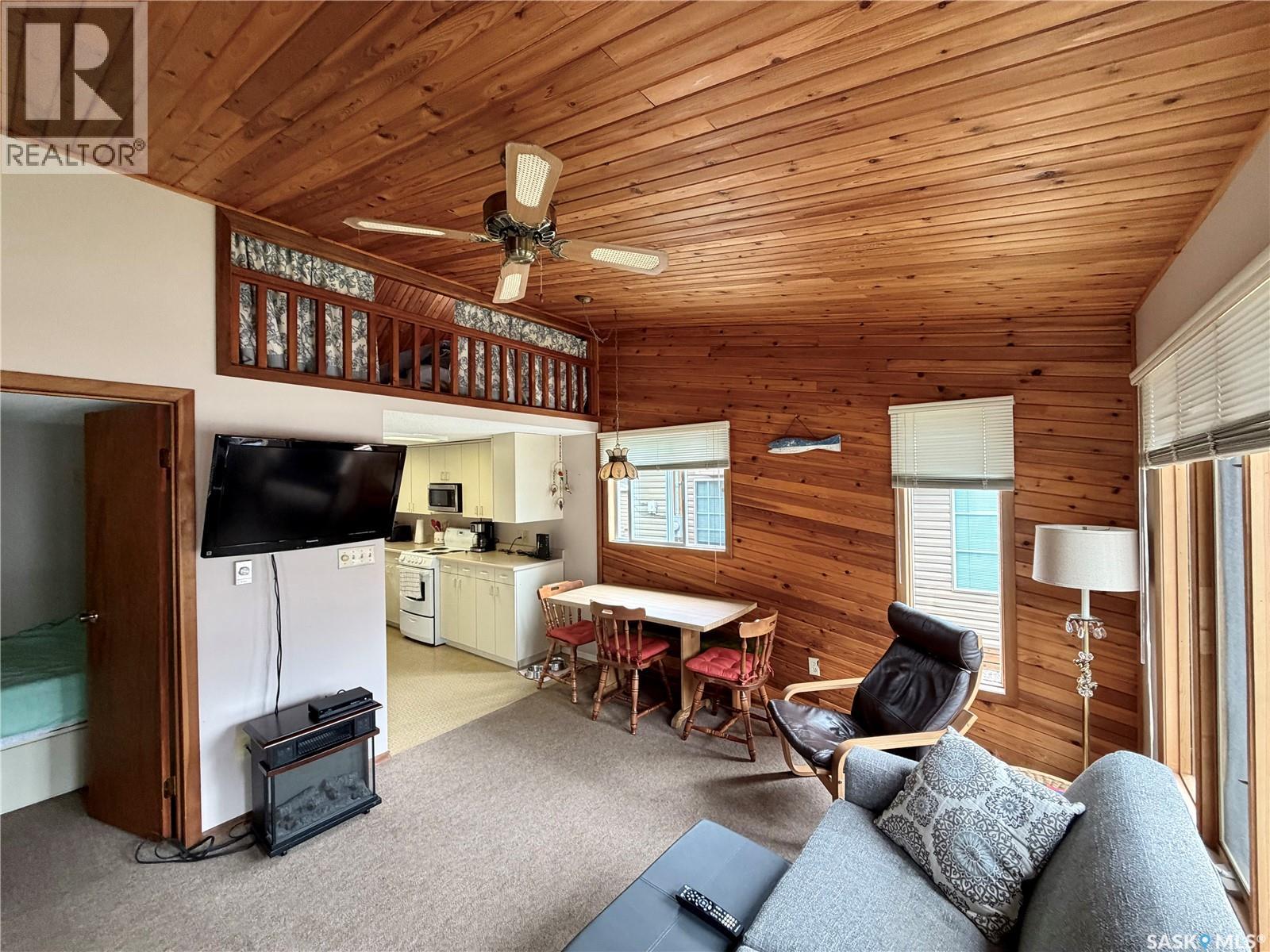 1515 Finch - 4