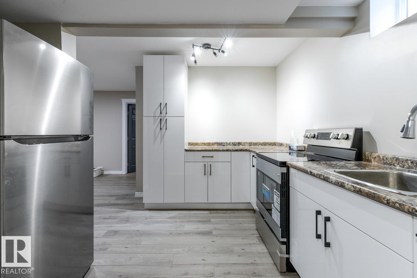6303 89 AV NW - 29