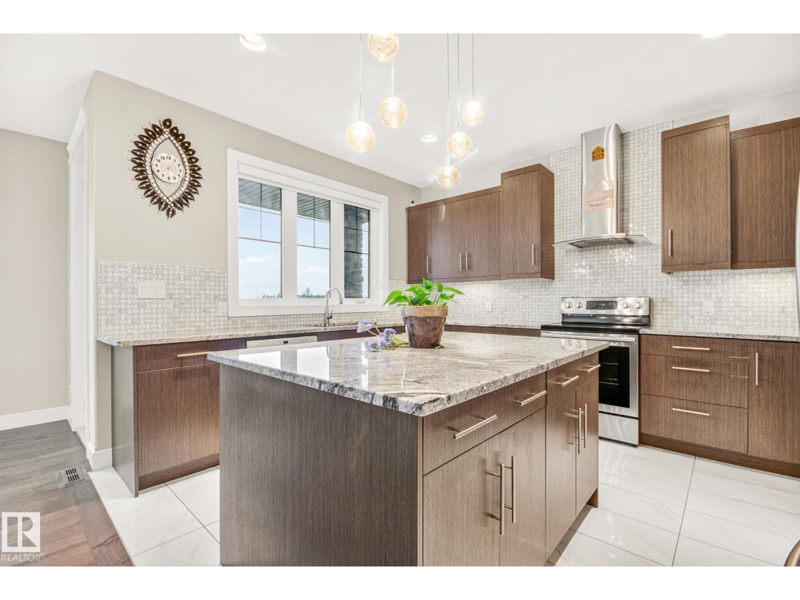 5803 32 ST NE - 9