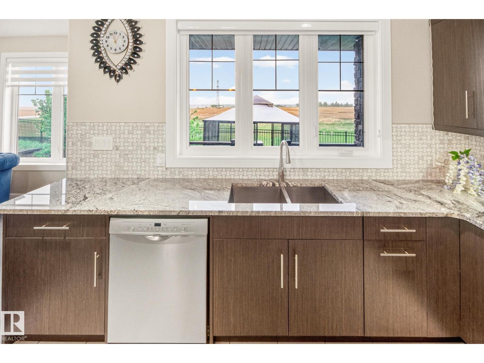 5803 32 ST NE - 12