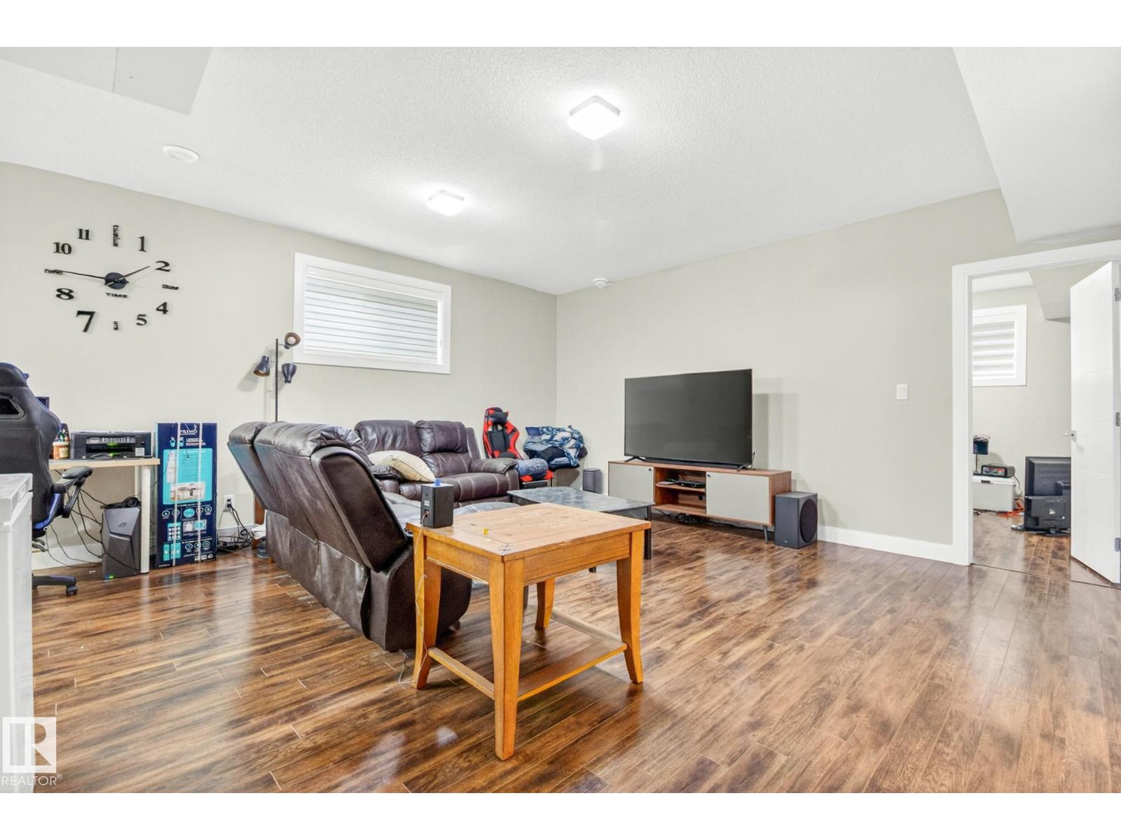 5803 32 ST NE - 37