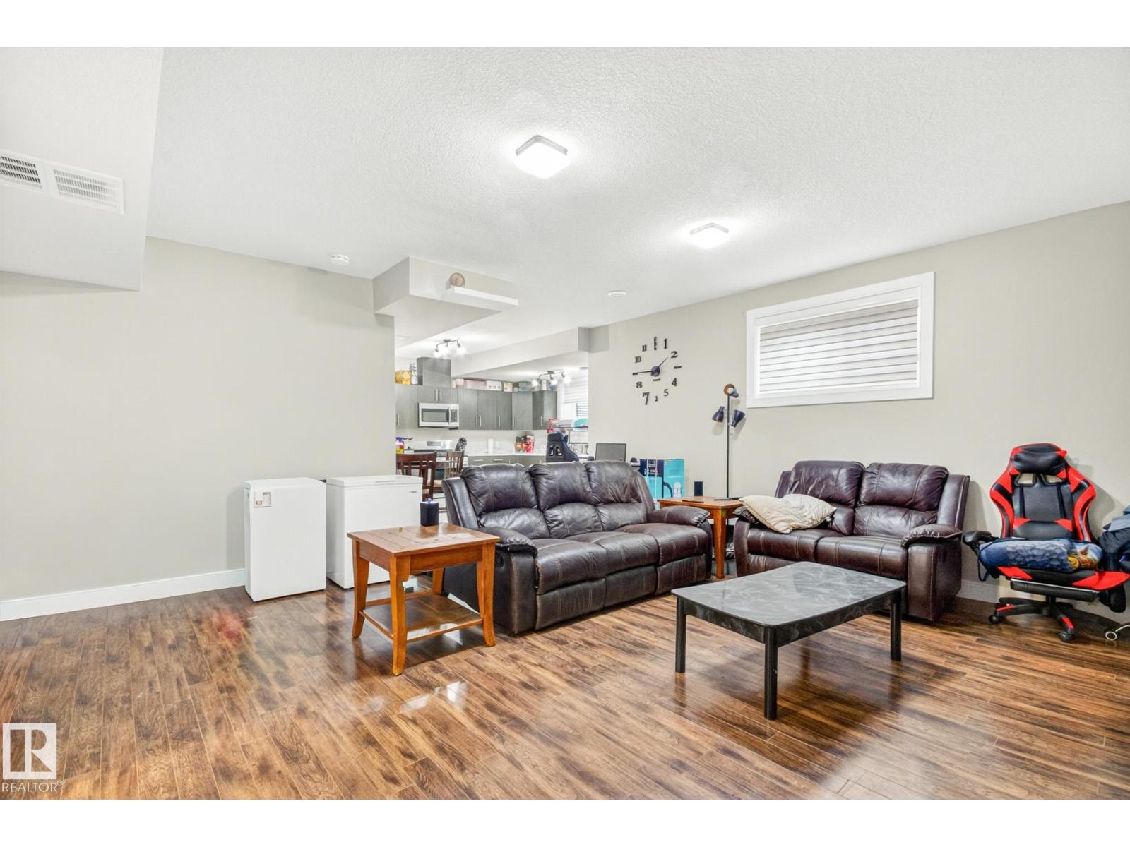 5803 32 ST NE - 36