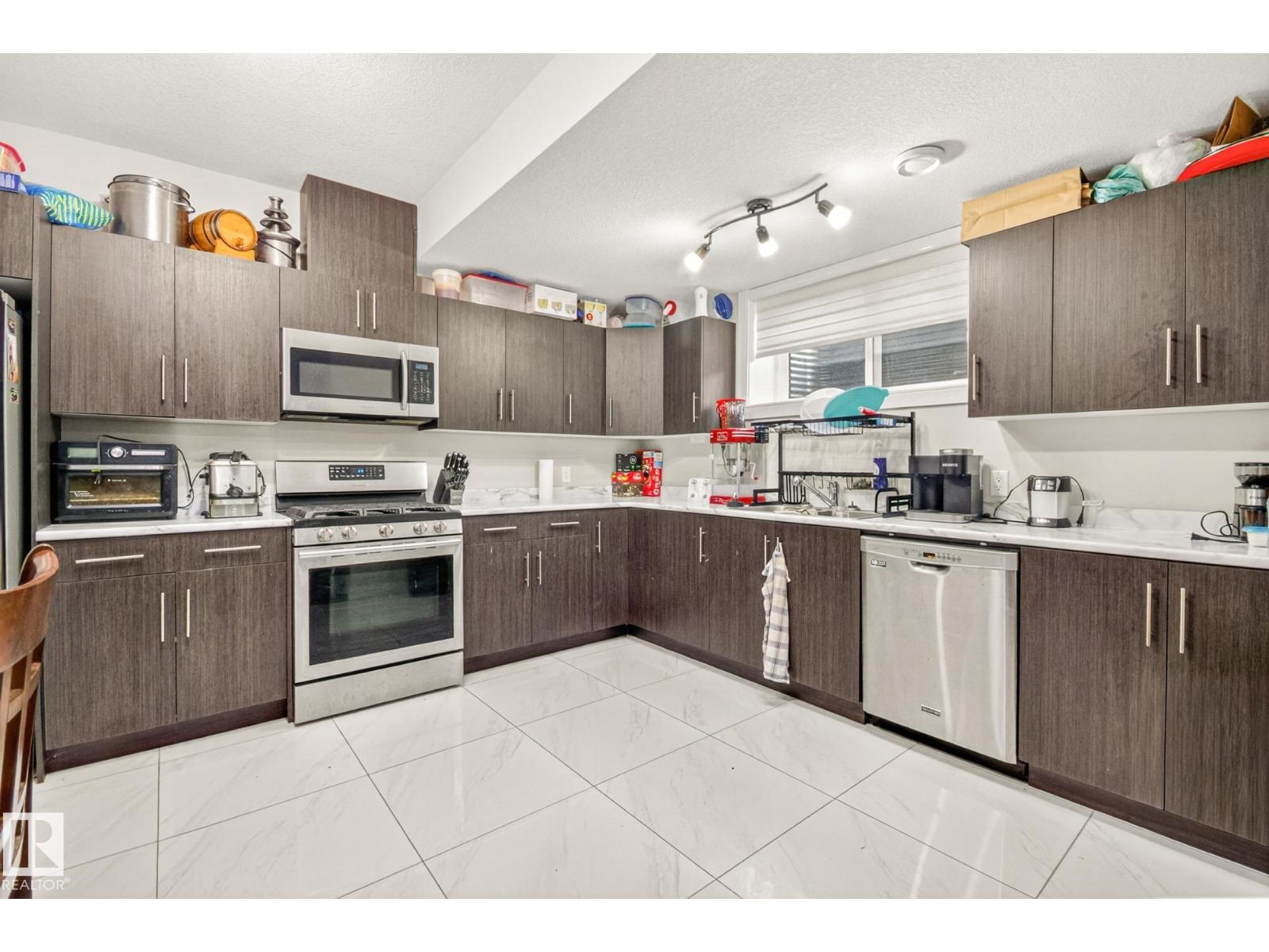 5803 32 ST NE - 39