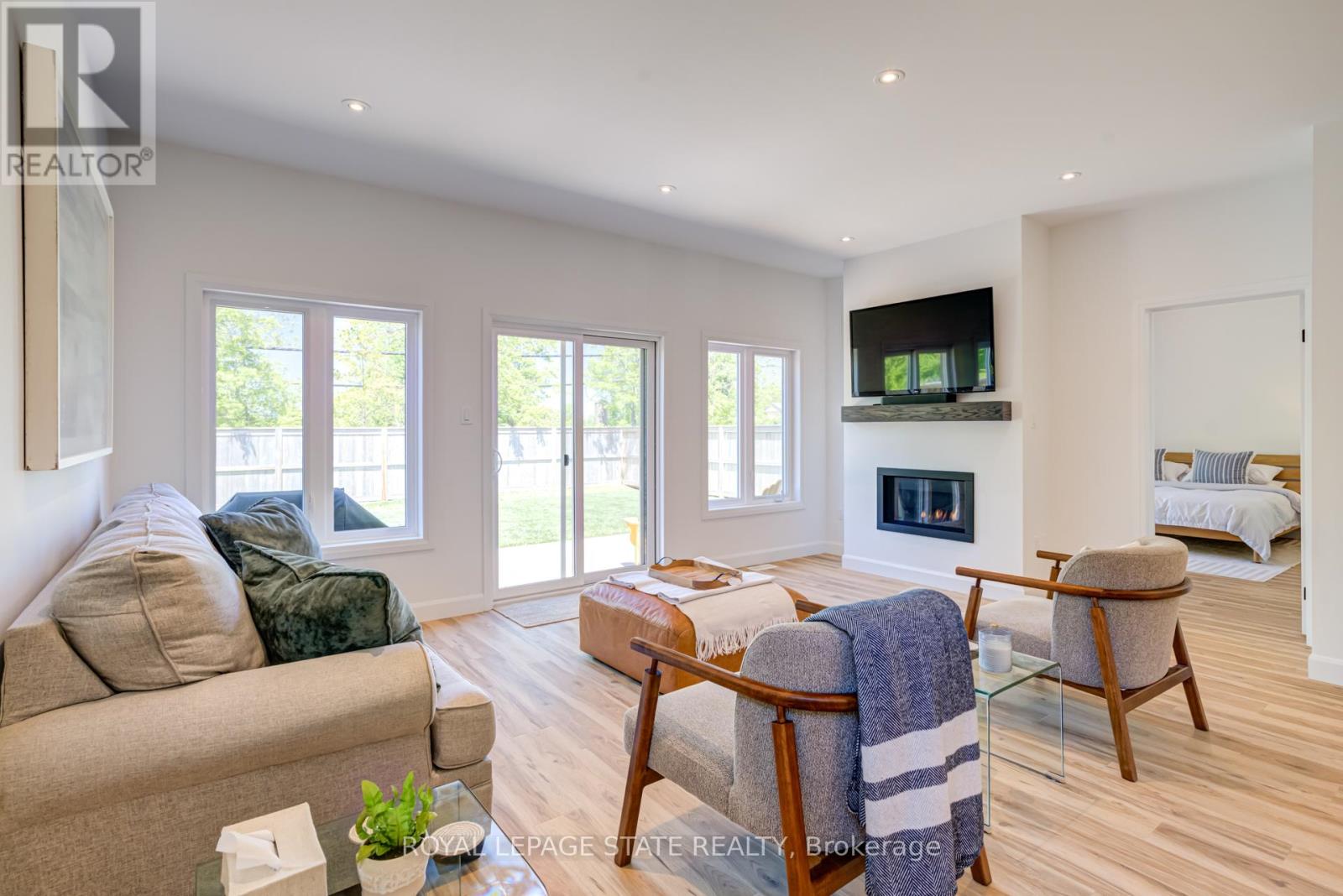 39 BEACHWALK CRESCENT - 11