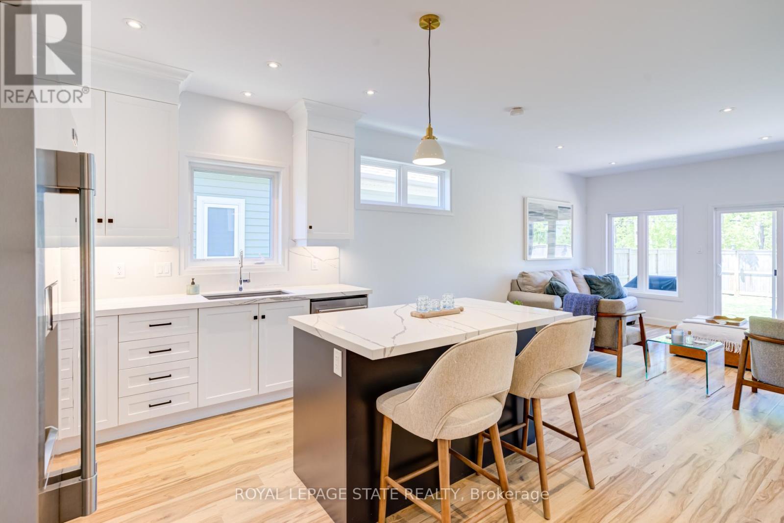 39 BEACHWALK CRESCENT - 8